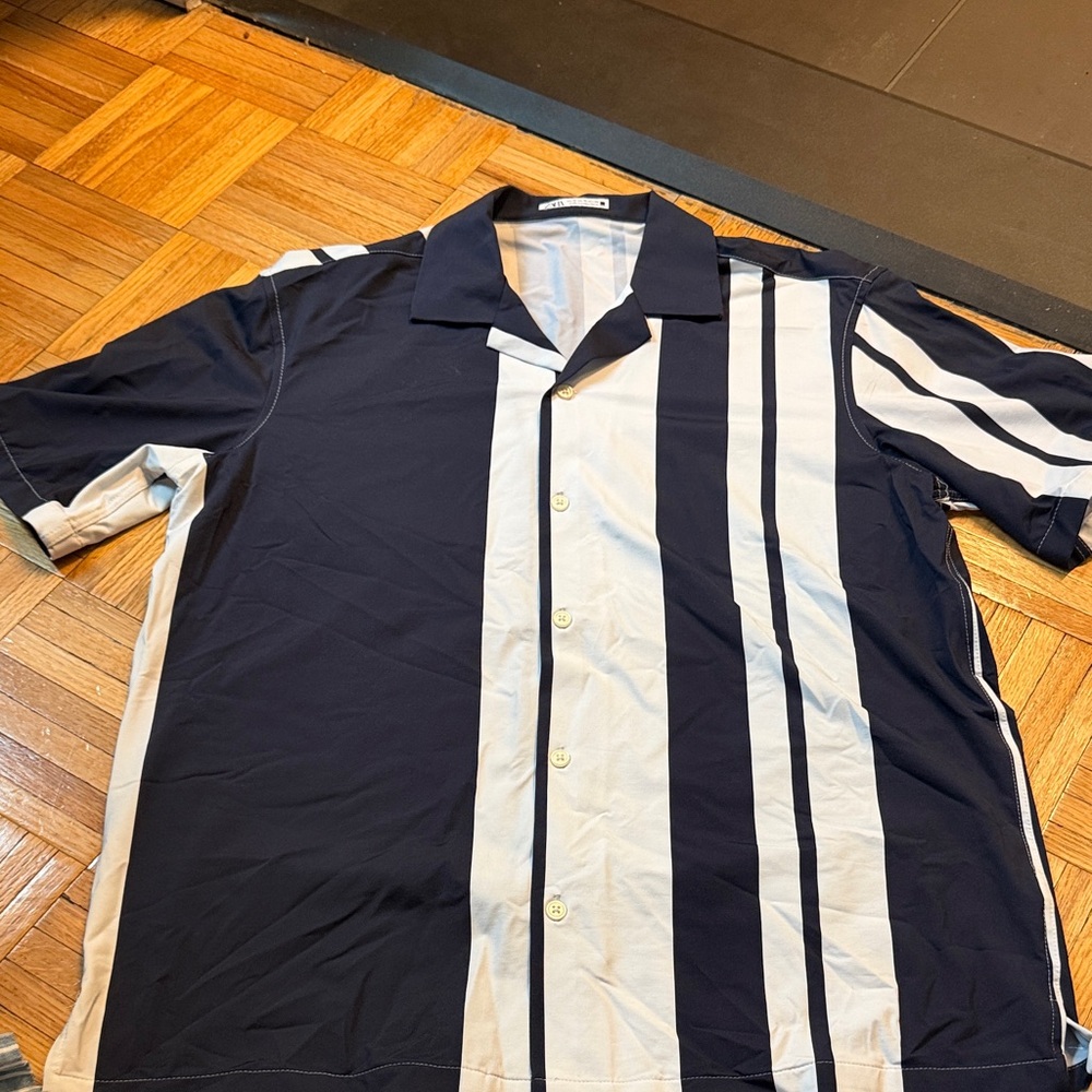 Zara Men's Navy and White Vertical Stripe Shirt